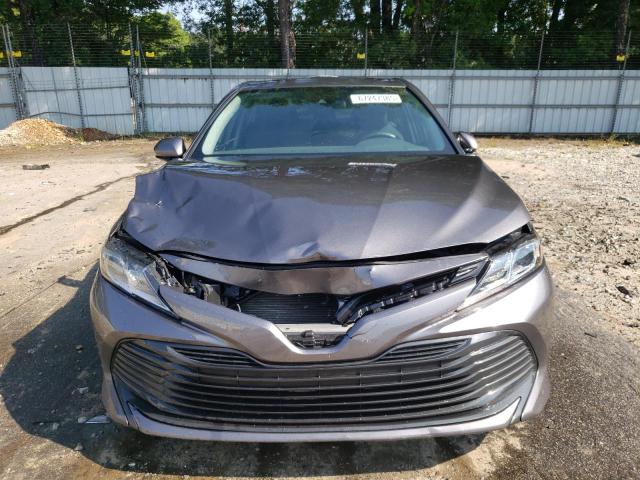 4T1C11AK6LU953806 - 2020 TOYOTA CAMRY LE GRAY photo 5