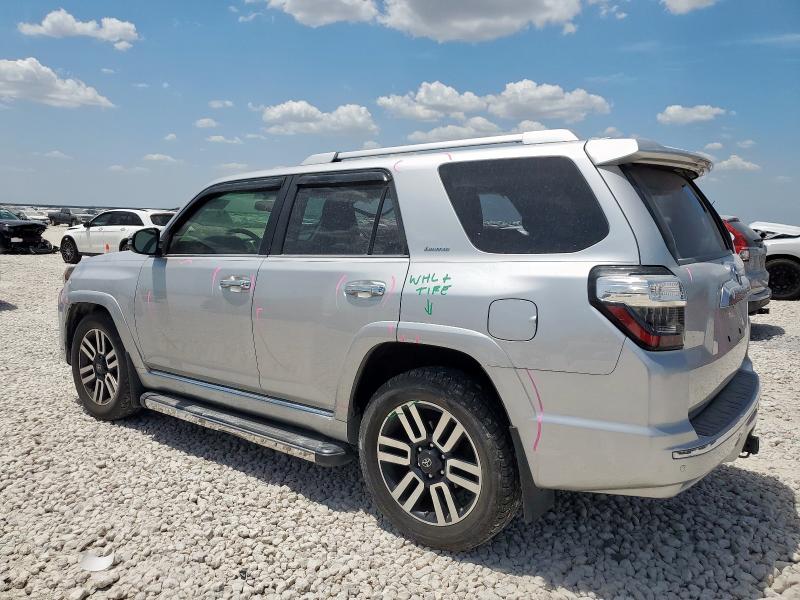 JTEZU5JR4J5165863 - 2018 TOYOTA 4RUNNER SR5 SILVER photo 2