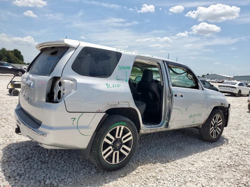 JTEZU5JR4J5165863 - 2018 TOYOTA 4RUNNER SR5 SILVER photo 3