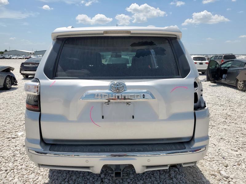JTEZU5JR4J5165863 - 2018 TOYOTA 4RUNNER SR5 SILVER photo 6