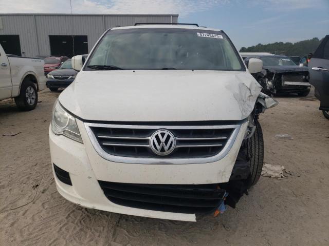 2C4RVABG1CR354225 - 2012 VOLKSWAGEN ROUTAN SE WHITE photo 5