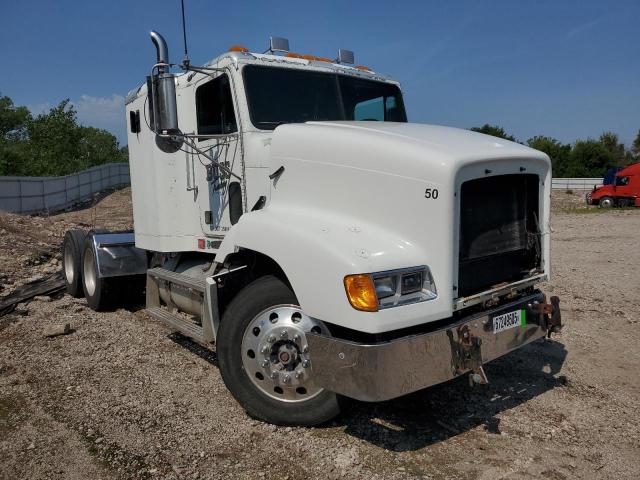 2FUY3MCB0TA695127 - 1996 FREIGHTLINER MED CONV C FLD112 WHITE photo 1