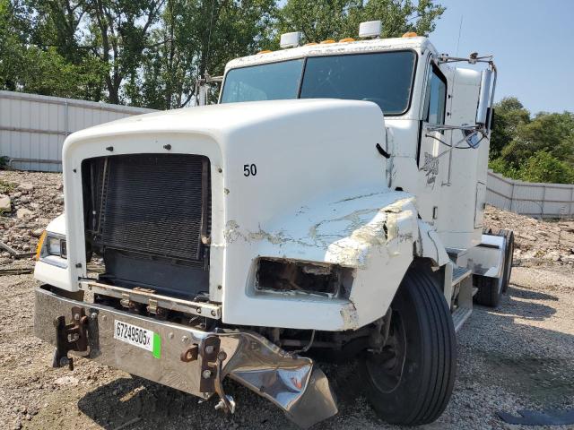 2FUY3MCB0TA695127 - 1996 FREIGHTLINER MED CONV C FLD112 WHITE photo 2
