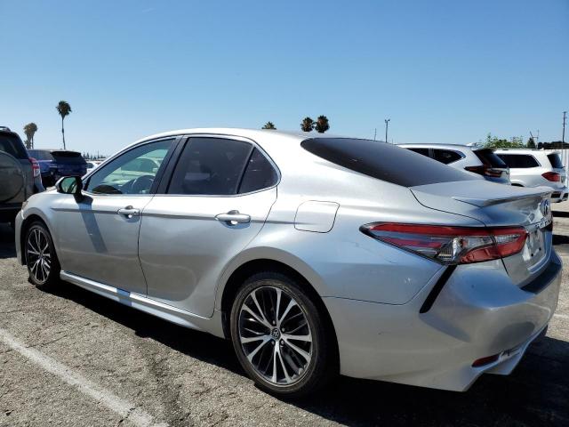 JTNB11HKXJ3026800 - 2018 TOYOTA CAMRY L 银色 照片 2