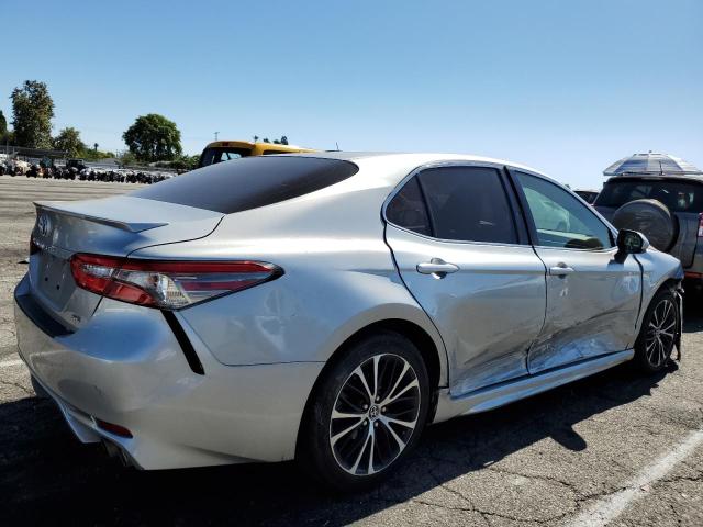 JTNB11HKXJ3026800 - 2018 TOYOTA CAMRY L 银色 照片 3
