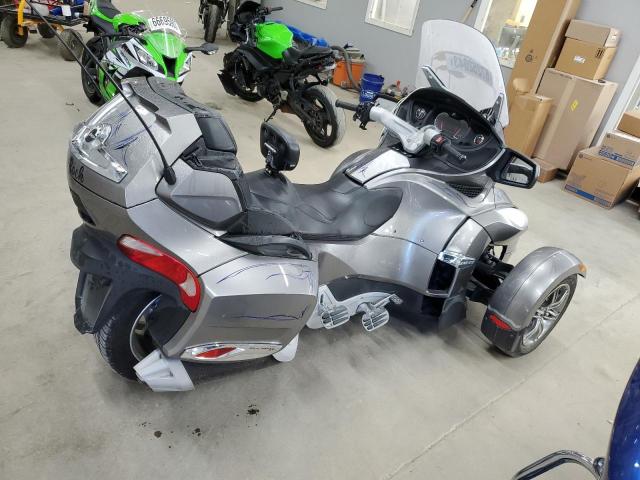 2BXJBWC1XBV001226 - 2011 CAN-AM SPYDER ROA RTS SILVER photo 4