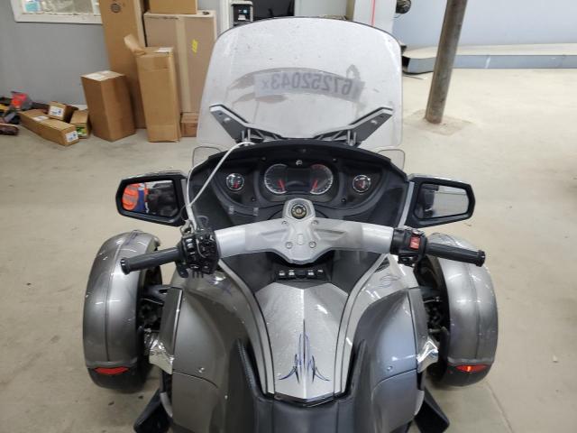 2BXJBWC1XBV001226 - 2011 CAN-AM SPYDER ROA RTS SILVER photo 5