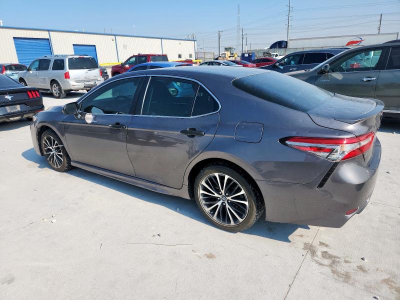 4T1B11HK8JU664974 - 2018 TOYOTA CAMRY L GRAY photo 2