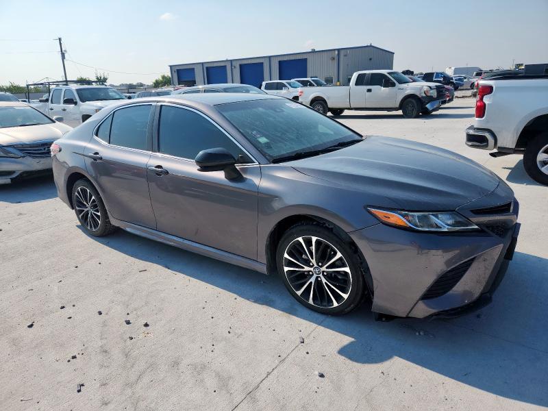 4T1B11HK8JU664974 - 2018 TOYOTA CAMRY L GRAY photo 4