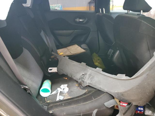 1C4PJLAB5GW113737 - 2016 JEEP CHEROKEE SPORT GREEN photo 11