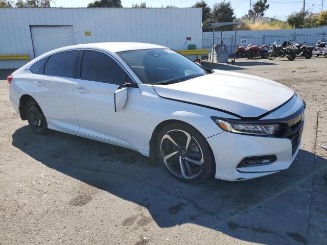 1HGCV1F32JA121633 - 2018 HONDA ACCORD SPORT WHITE photo 4