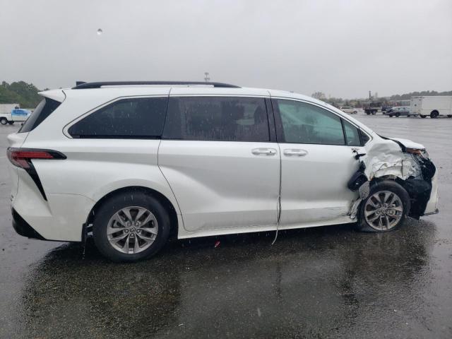 5TDYRKEC9NS077347 - 2022 TOYOTA SIENNA XLE WHITE photo 3