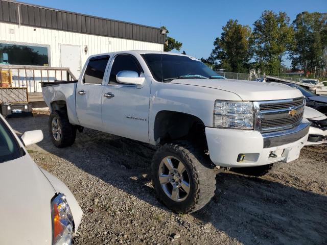 2GCEK13M671501090 - 2007 CHEVROLET SILVERADO K1500 CREW CAB WHITE photo 4