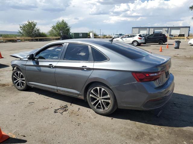3VWBM7BU7NM033844 - 2022 VOLKSWAGEN JETTA SPORT Szary zdjęcie 2