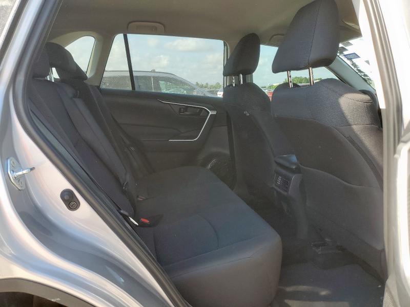 2T3H1RFV3SC318606 - 2025 TOYOTA RAV4 LE SILVER photo 11