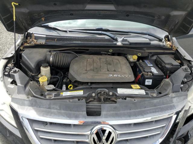 2V4RW3DG4BR669790 - 2011 VOLKSWAGEN ROUTAN SE BLACK photo 12