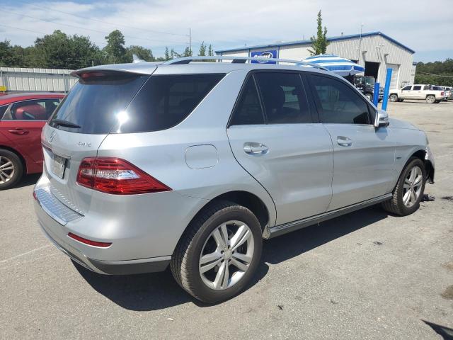 4JGDA5HBXCA029582 - 2012 MERCEDES-BENZ ML 350 4MATIC WHITE photo 3