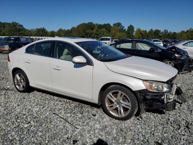 YV126MFB1F2301312 - 2015 VOLVO S60 PREMIER WHITE photo 4