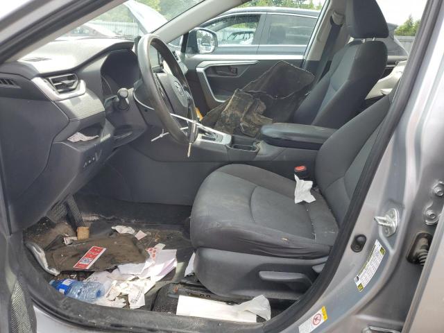 2T3Z1RFV6KW002443 - 2019 TOYOTA RAV4 LE Grau Foto 7