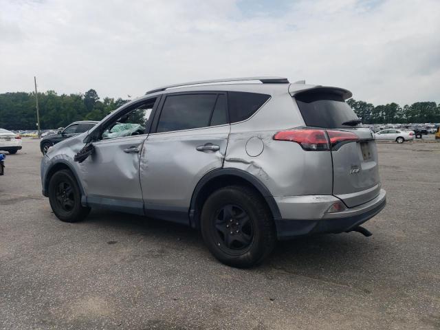 2T3ZFREV5JW431851 - 2018 TOYOTA RAV4 LE 银色 照片 2