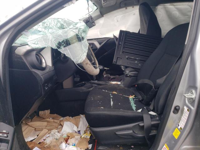 2T3ZFREV5JW431851 - 2018 TOYOTA RAV4 LE 银色 照片 7