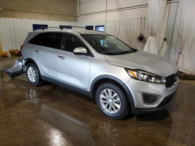 5XYPGDA32HG244877 - 2017 KIA SORENTO LX SILVER photo 4