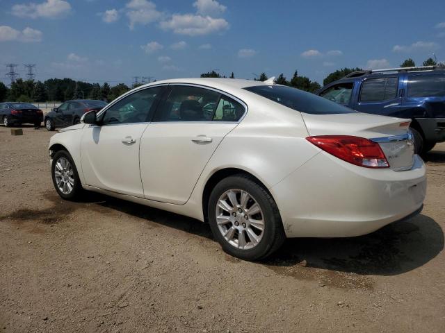 2G4GR5ERXC9212709 - 2012 BUICK REGAL WHITE photo 2