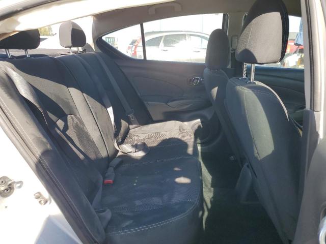 3N1CN7AP1JK442544 - 2018 NISSAN VERSA S 银色 照片 10