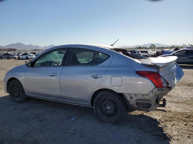 3N1CN7AP1JK442544 - 2018 NISSAN VERSA S 银色 照片 2