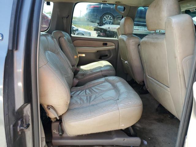 1GNEC16Z32J304484 - 2002 CHEVROLET SUBURBAN C1500 GRAY photo 11