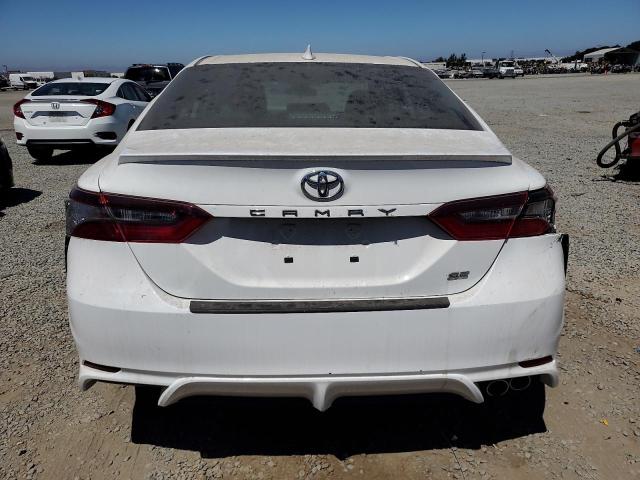 4T1G11AK1RU191284 - 2024 TOYOTA CAMRY SE NIGHT SHADE WHITE photo 6