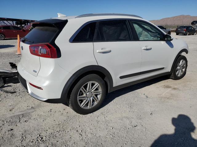 KNDCC3LC6J5156740 - 2018 KIA NIRO EX WHITE photo 3