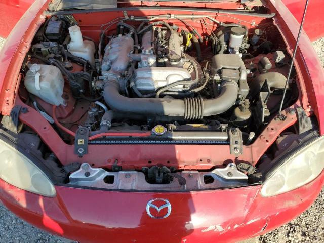 JM1NB353410207643 - 2001 MAZDA MX-5 MIATA BASE RED photo 11