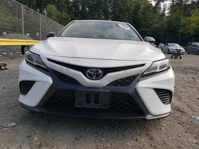 JTNB11HK7J3026110 - 2018 TOYOTA CAMRY XSE L WHITE photo 5