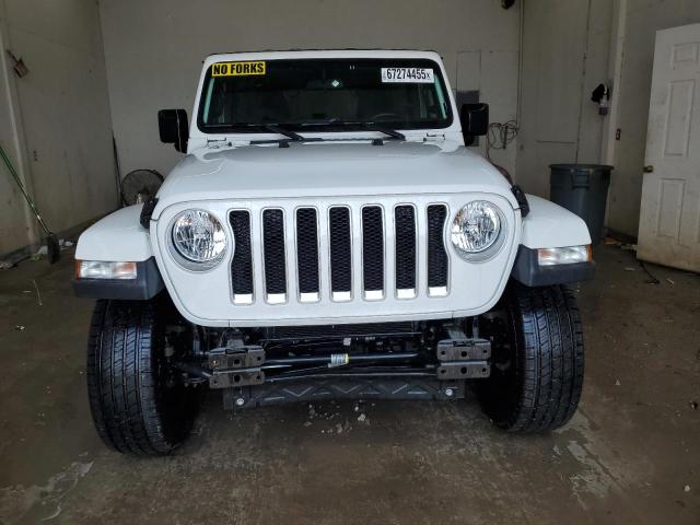 1C4HJXEN5JW226143 - 2018 JEEP WRANGLER U SAHARA WHITE photo 5