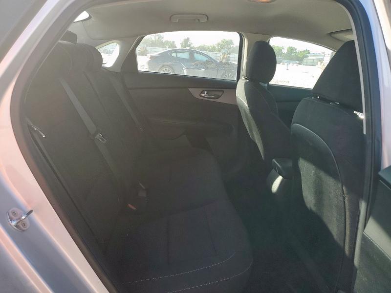 3KPF24AD0KE109291 - 2019 KIA FORTE FE Gümüş foto 10