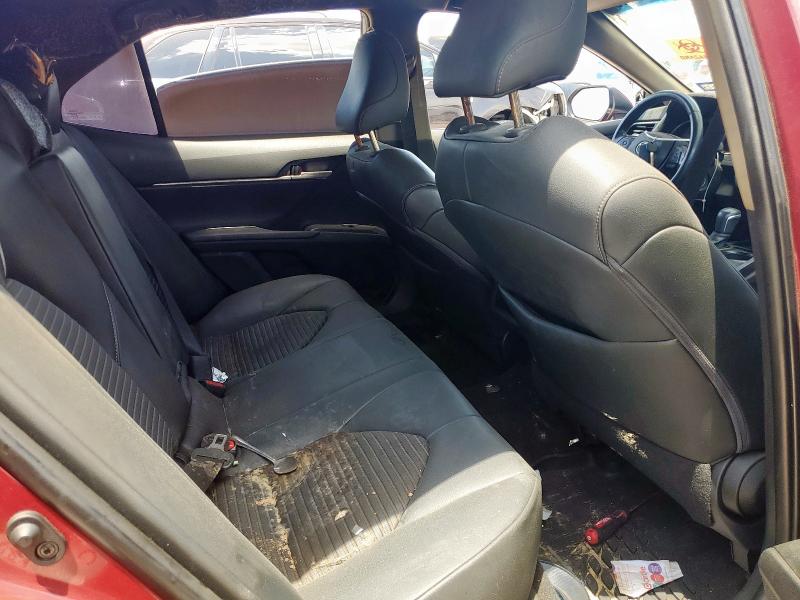 4T1B11HK1JU632755 - 2018 TOYOTA CAMRY L RED photo 10