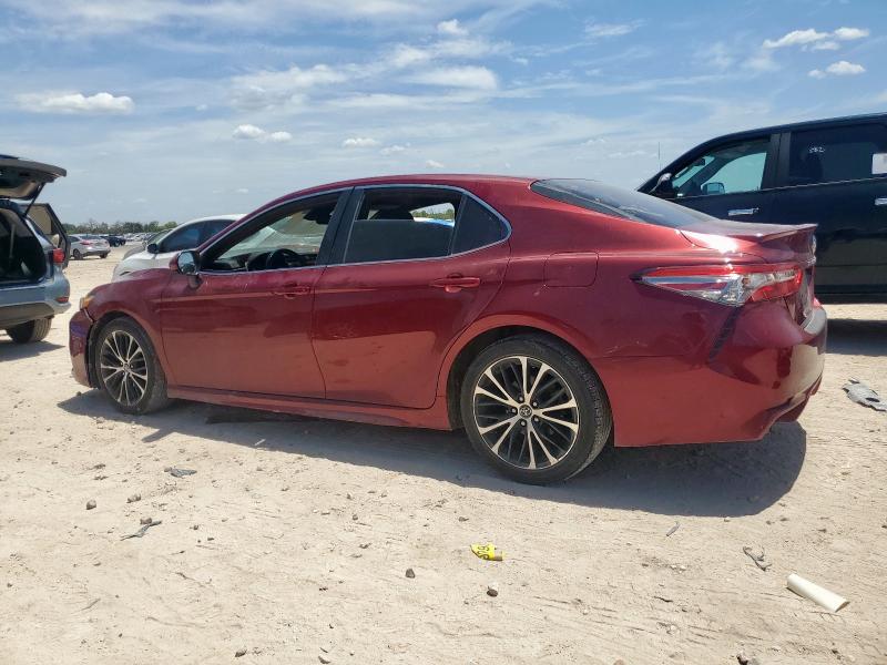 4T1B11HK1JU632755 - 2018 TOYOTA CAMRY L RED photo 2