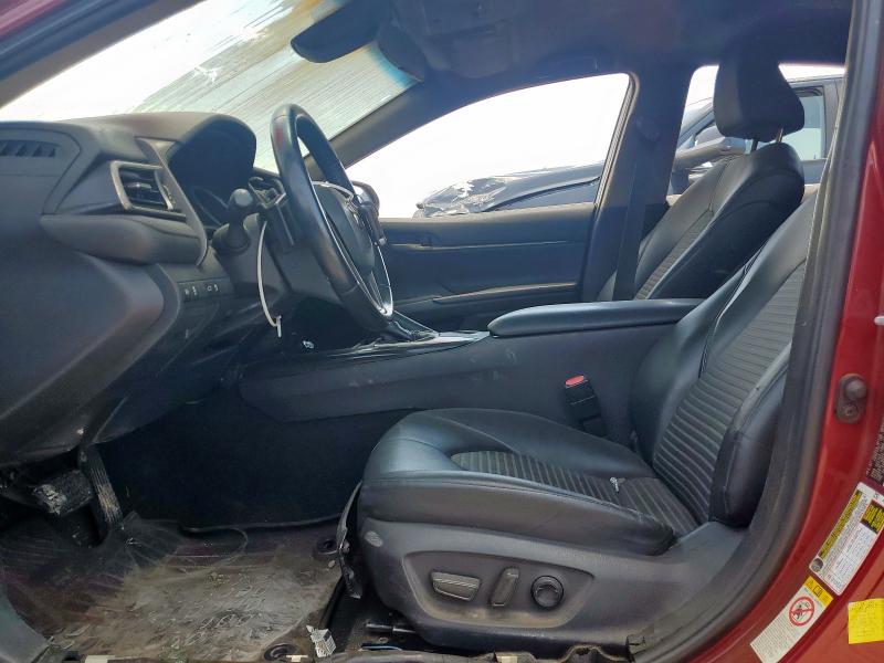 4T1B11HK1JU632755 - 2018 TOYOTA CAMRY L RED photo 7