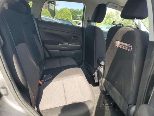 JA4AP3AU3JU016538 - 2018 MITSUBISHI OUTLANDER SPORT ES Argent photo 11