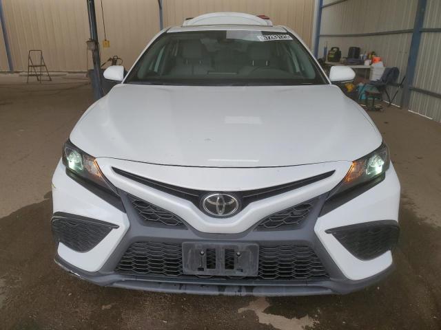4T1G11BK9PU107448 - 2023 TOYOTA CAMRY SE NIGHT SHADE WHITE photo 5