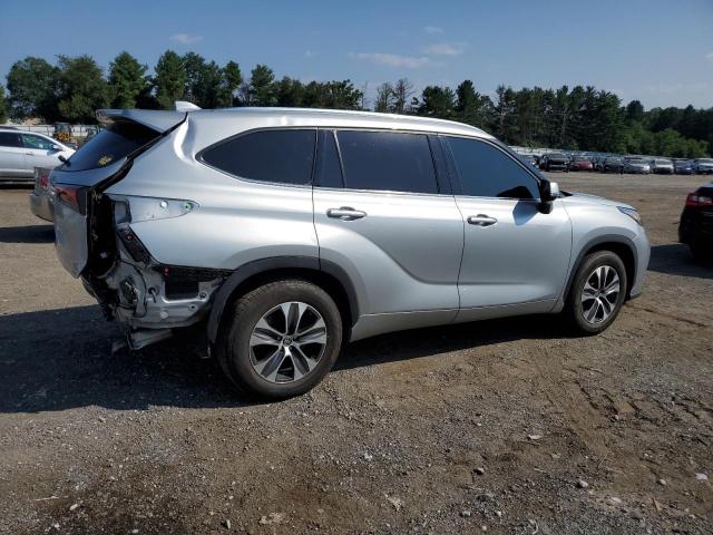 5TDGZRAH6MS520168 - 2021 TOYOTA HIGHLANDER XLE 银色 照片 3