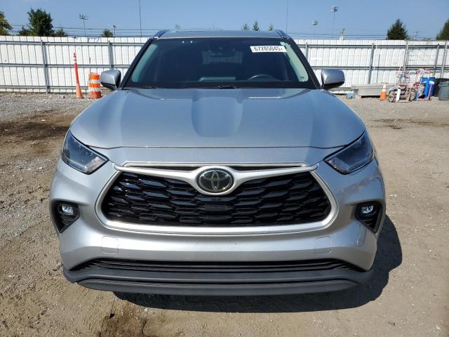 5TDGZRAH6MS520168 - 2021 TOYOTA HIGHLANDER XLE 银色 照片 5