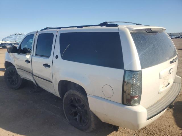 1GNSKKE3XBR103076 - 2011 CHEVROLET SUBURBAN K1500 LTZ WHITE photo 2