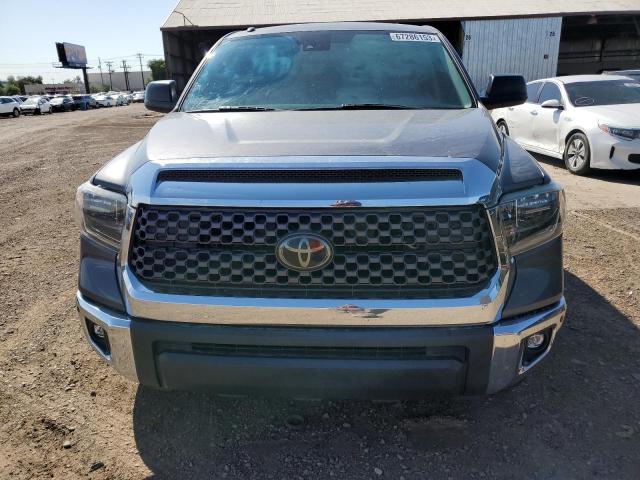 5TFDY5F18JX688670 - 2018 TOYOTA TUNDRA CREWMAX SR5 GRAY photo 5