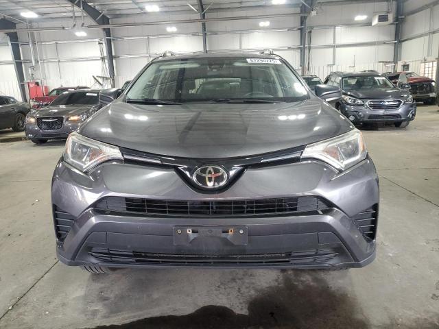 JTMBFREV1JJ727143 - 2018 TOYOTA RAV4 LE GRAY photo 5