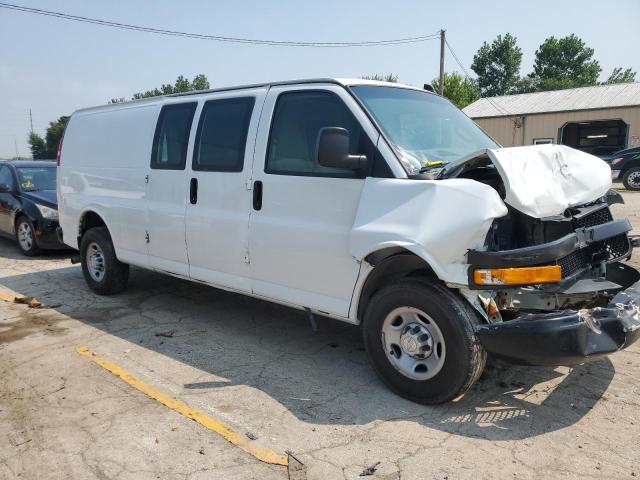1GCZGHFG6K1210816 - 2019 CHEVROLET EXPRESS G3500 თეთრი ფოტო 4