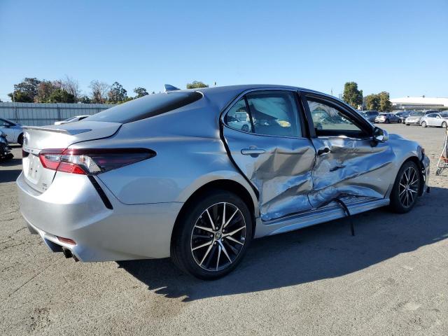 4T1T11BK0PU081370 - 2023 TOYOTA CAMRY SE NIGHT SHADE SILVER photo 3
