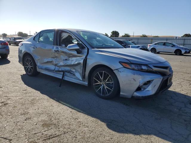 4T1T11BK0PU081370 - 2023 TOYOTA CAMRY SE NIGHT SHADE SILVER photo 4