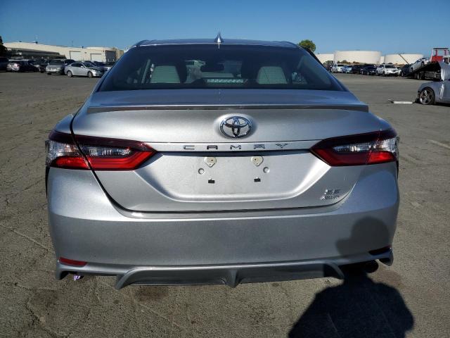 4T1T11BK0PU081370 - 2023 TOYOTA CAMRY SE NIGHT SHADE SILVER photo 6